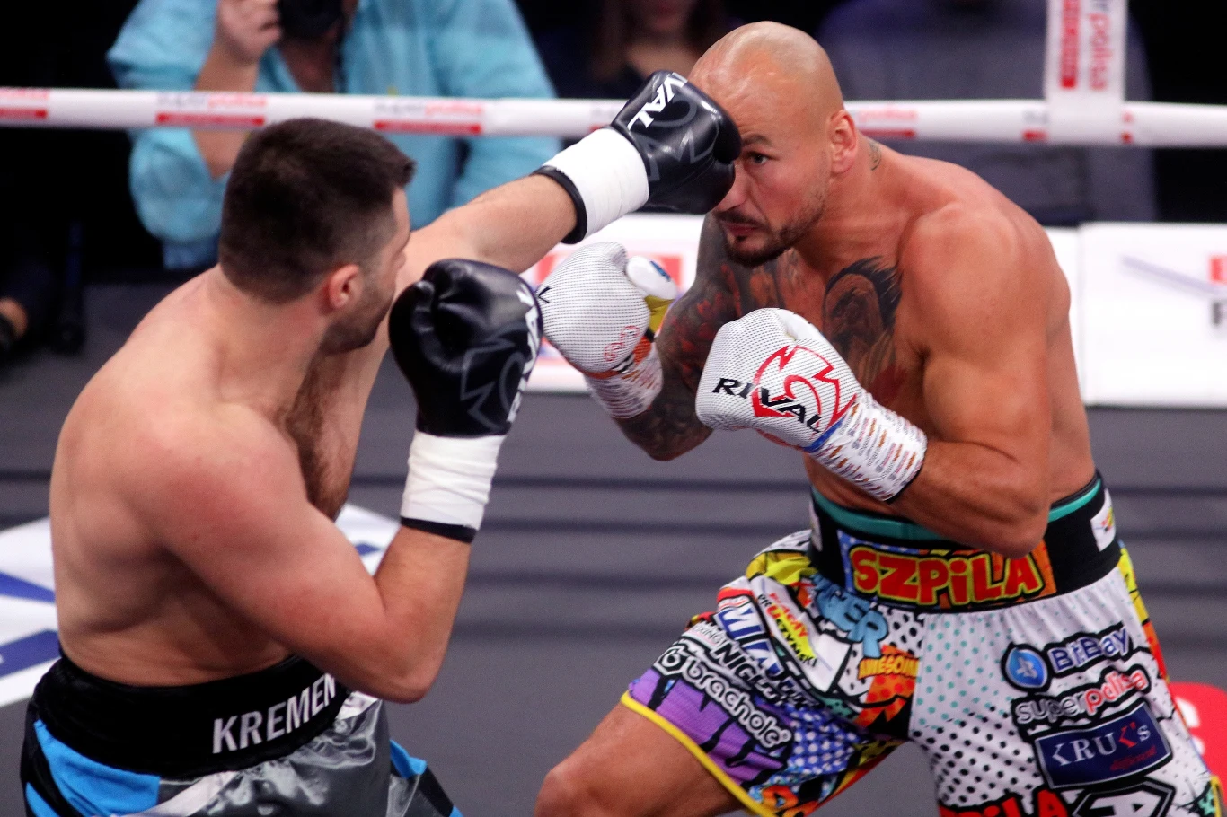 W walce wieczoru podczas gali Knockout Boxing Night w Łomży Artur Szpilka (24-4, 16 KO) powinien uznać wyższość o dwa lata starszego Ukraińca Sierhija Radczenki (7-6, 2 KO), z którym jednak wygrał na punkty, ale werdykt austriackich sędziów wywołał wielkie kontrowersje. Polak był dwa razy na deskach, wytrwał i w 10. rundzie mógł położyć rywala na deski.