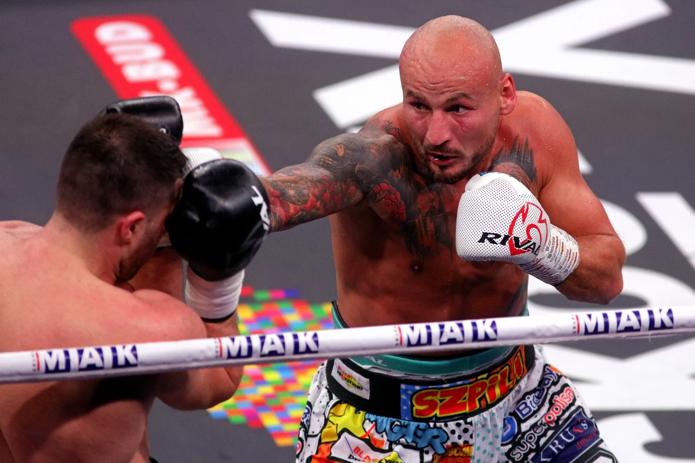 W walce wieczoru podczas gali Knockout Boxing Night w Łomży Artur Szpilka (24-4, 16 KO) powinien uznać wyższość o dwa lata starszego Ukraińca Sierhija Radczenki (7-6, 2 KO), z którym jednak wygrał na punkty, ale werdykt austriackich sędziów wywołał wielkie kontrowersje. Polak był dwa razy na deskach, wytrwał i w 10. rundzie mógł położyć rywala na deski.