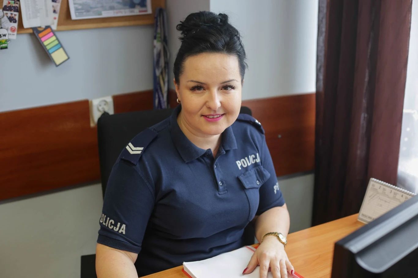Policjantki zajmowały się m.in pracą wychowawczą, gdyż uważano, że policjantka lepiej dotrze do młodzieży, dzieci, lepiej rozumie problemy społeczne kobiet. Rzadko spotykało się na początku policjantki w mundurach, dopiero potem kierownictwo stwierdziło, że bardziej wychowawczo jest, jeśli do młodzieży przemawia umundurowana funkcjonariuszka.