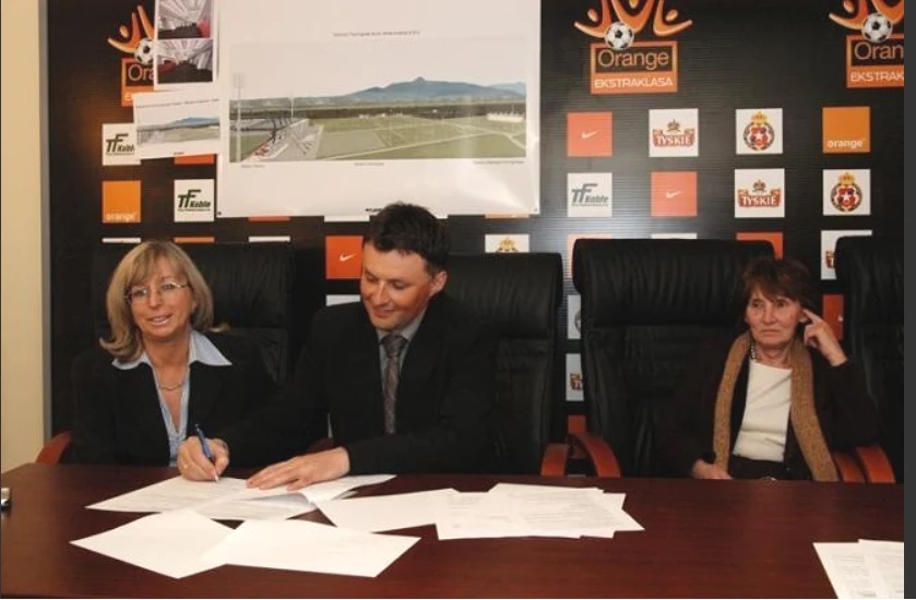 Romualda Piotrowska, Piotr Wawro i Genowefa Borkowska podczas zakładania Fundacji im. Henryka Reymana, w 2006 r.