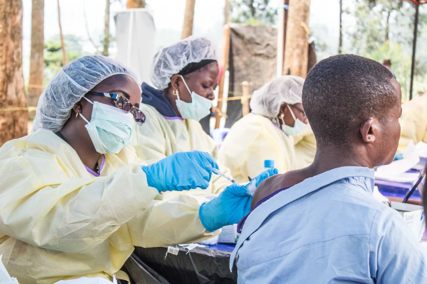 Niektórzy uważali, że zabójczy afrykański wirus ebola będzie tym, który zagrozi ludzkości