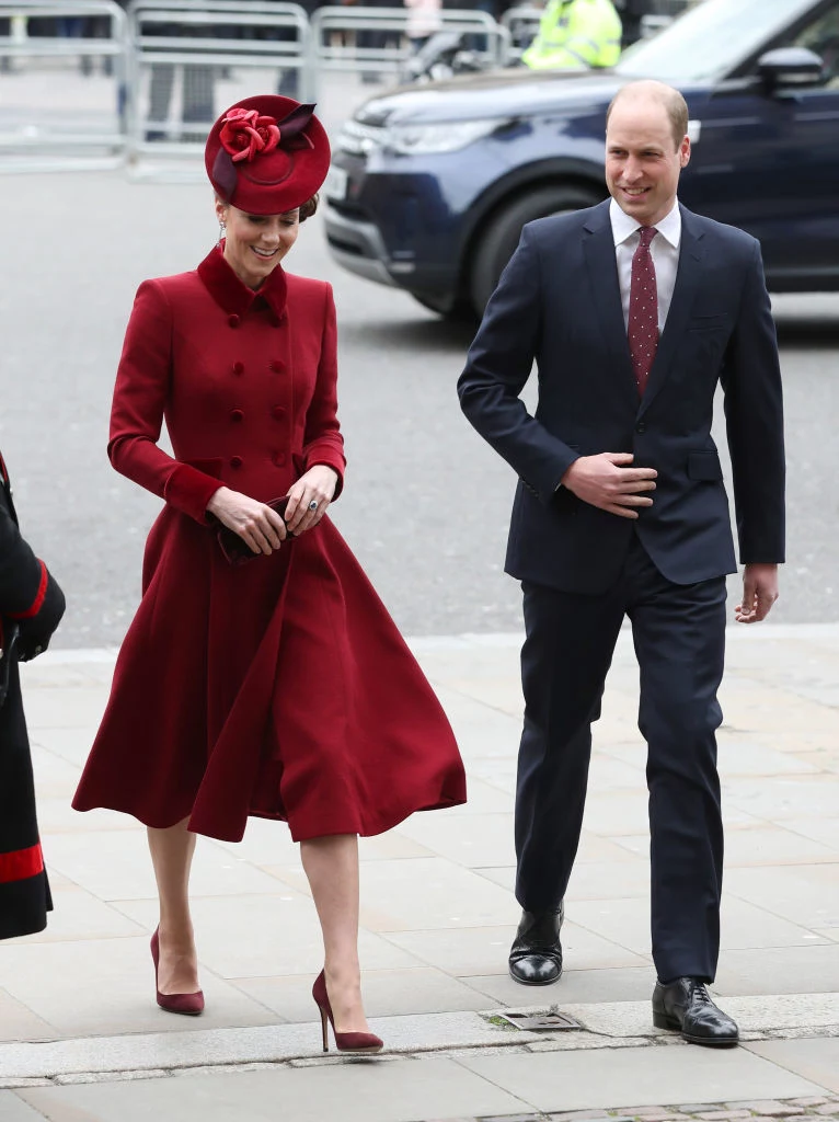 Znana ze swojego oszczędnego podejścia do mody księżna Kate tego dnia wyciągnęła płaszcz ze swojej szafy. W eleganckim nakryciu w kolorze zgaszonej czerwieni wystąpiła już podczas świąt Bożego Narodzenia w 2018 roku. Znana ze swojego oszczędnego podejścia do mody księżna Kate tego dnia wyciągnęła płaszcz ze swojej szafy. W eleganckim nakryciu w kolorze zgaszonej czerwieni wystąpiła już podczas świąt Bożego Narodzenia w 2018 roku.