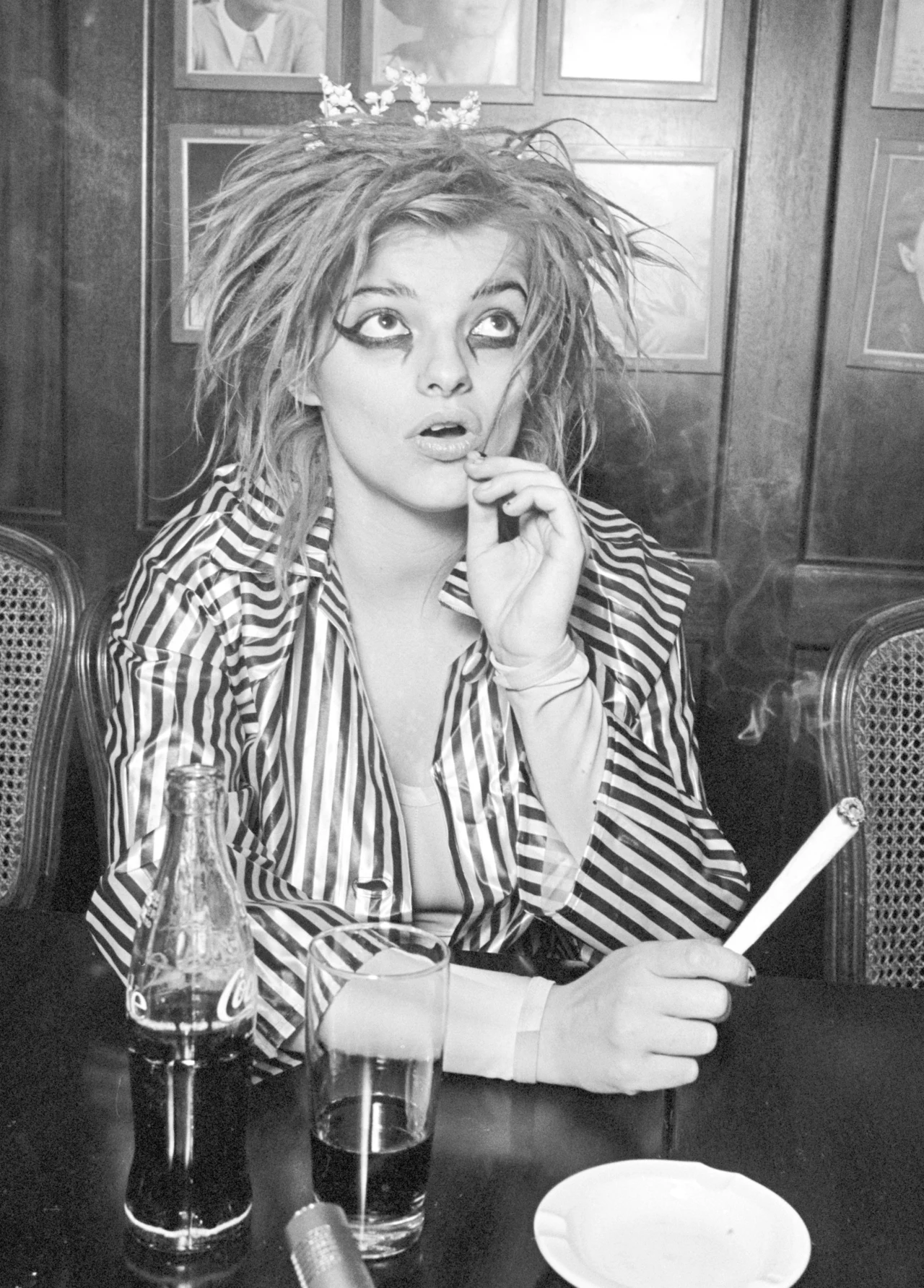 W 1976 Hagen zamieniła NRD na RFN i założyła kapelę The Nina Hagen Band. Debiutancki album składu ukazał się w 1978 roku i było to preludium artystki do wielkiej kariery. Grupa została porównana m.in. do Sex Pistols. W 1976 Hagen zamieniła NRD na RFN i założyła kapelę The Nina Hagen Band. Debiutancki album składu ukazał się w 1978 roku i było to preludium artystki do wielkiej kariery. Grupa została porównana m.in. do Sex Pistols.