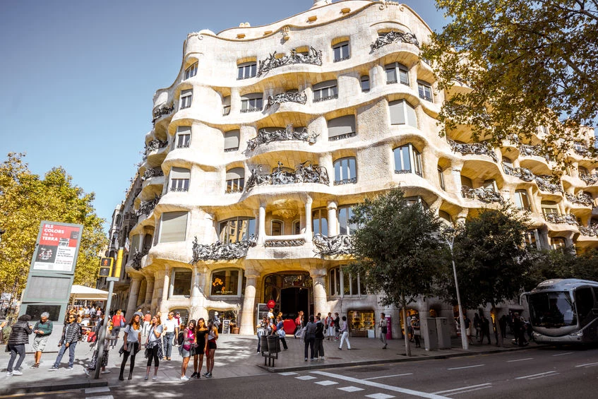 Casa Mila to ostatni budynek zaprojektowany przez Antonio Gaudiego