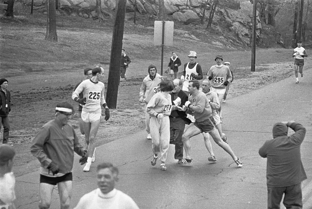 Osiem lat później (w 1975 roku) zwyciężyła Maraton Nowojorski. Rekord życiowy pobiła zaś w 1976 roku właśnie podczas Maratonu Bostońskiego, który ukończyła z czasem 2:51:37. Osiem lat później (w 1975 roku) zwyciężyła Maraton Nowojorski. Rekord życiowy pobiła zaś w 1976 roku właśnie podczas Maratonu Bostońskiego, który ukończyła z czasem 2:51:37.