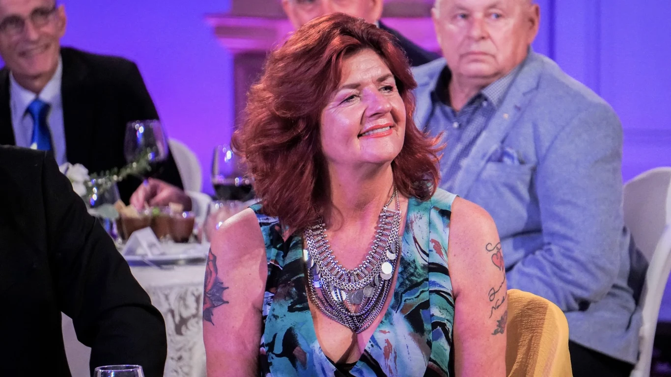 Janina - bohaterka pierwszej edycji "Sanatorium miłości" w finale kolejnej odsłony show TVP. Pochodzi z Torunia. Jej największą miłością są podróże. Zwiedziła większą część Europy, jak i Stany Zjednoczone. Przez 10 lat mieszkała poza Polską. Ta kobieta to wulkan pozytywnej energii.