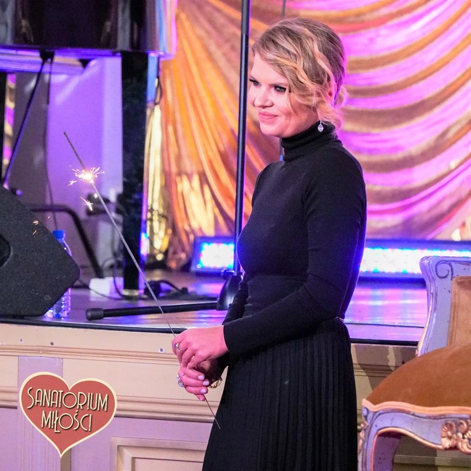 Marta Manowska i światełko dla Cezarego. Cezary Mocek, jeden z bohaterów popularnego programu TVP, zmarł 19 lutego 2019 roku. Miał 67 lat. Był jednym z bardziej lubianych i barwnych kuracjuszy w "Sanatorium miłości".