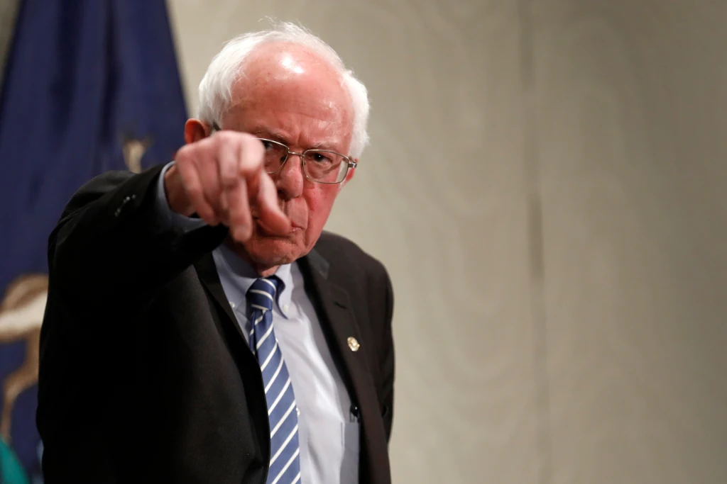 Projekt otrzymał wielce kreatywną nazwę Super Bernie World. Nie skaczemy już jednak po głowach anonimowych żółwi i grzybów, lecz po przedstawicielach partii republikańskiej, którą reprezentuje obecny prezydent Stanów Zjednoczonych, kontrowersyjny i prawicowy Donald J. Trump.