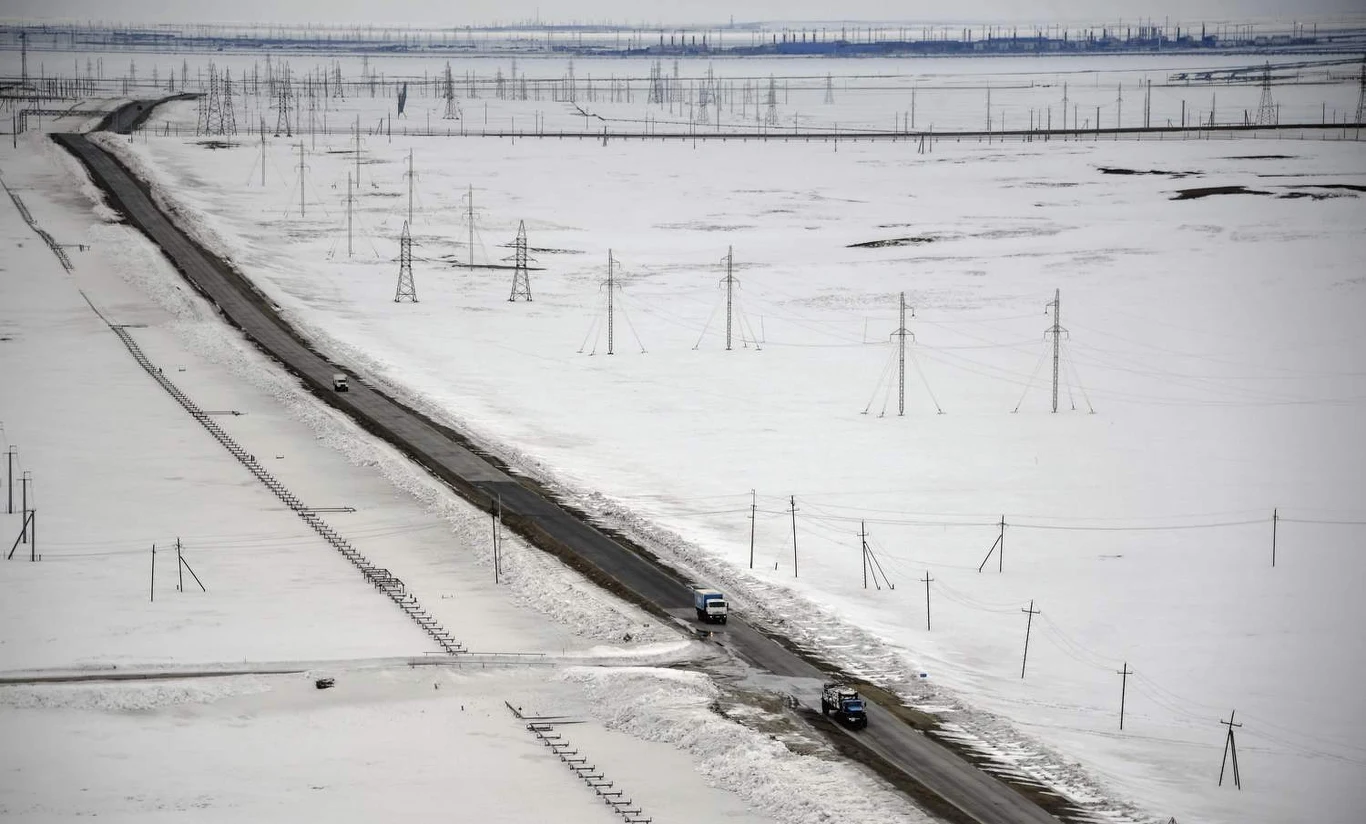 Gazprom na eksploatację złóż na półwyspie wydał już 670 mld rubli, co stanowi równowartość niemal 11 mld dolarów. Gaz przesyłany jest do Uchty gazociągiem o długości 1240 km, którego rura ma średnicę 1420 mm. Z miejscowości Uchta gaz trafia do Europy. Zdaniem ekspertów złoże w pełni zasili gazociąg Nord Stream 2 do Niemiec. 