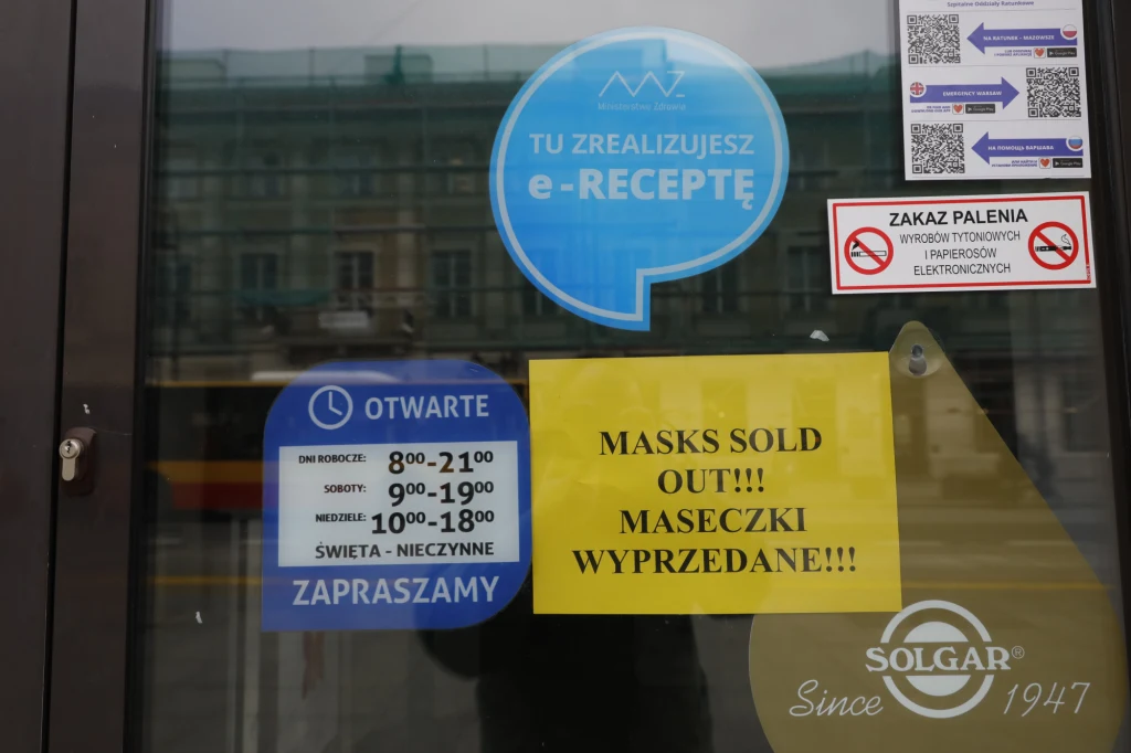 Przedstawiciele rządu byli pytani w środę na konferencji prasowej o głosy wielu lekarzy, mówiących, że kończą się zapasy środków ochrony osobistej, np. maseczek czy fartuchów, a Agencja Rezerw Materiałowych nie dostarcza ich w wystarczającej liczbie na czas.