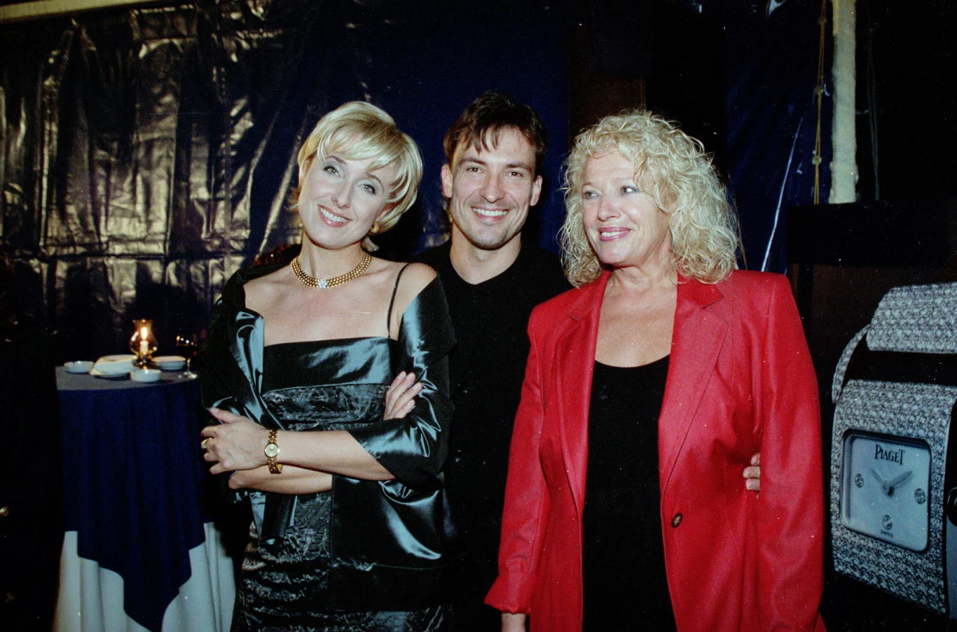 Dariusz Kordek w towarzystwie Agaty Młynarskiej i Elżbiety Czaplejewicz