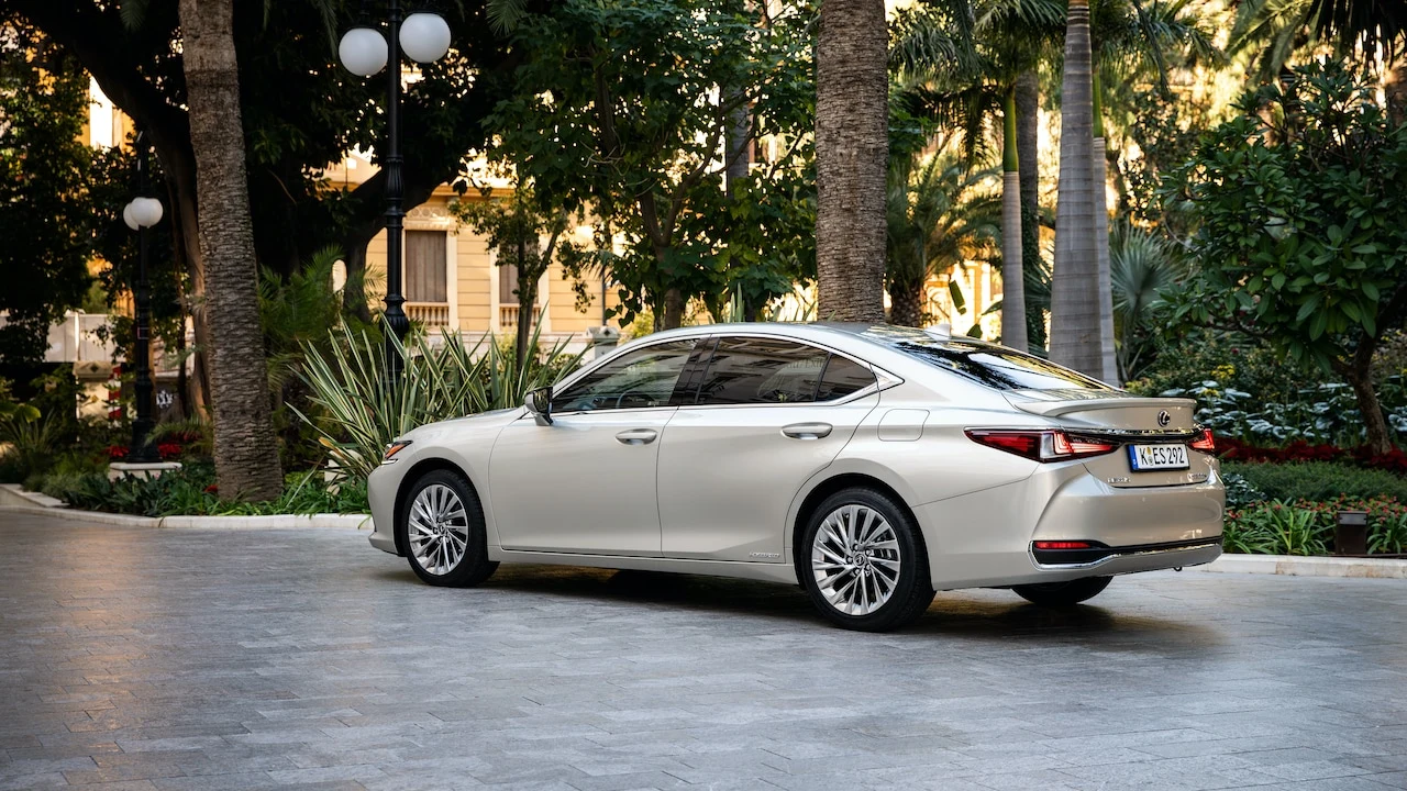 Lexus ES