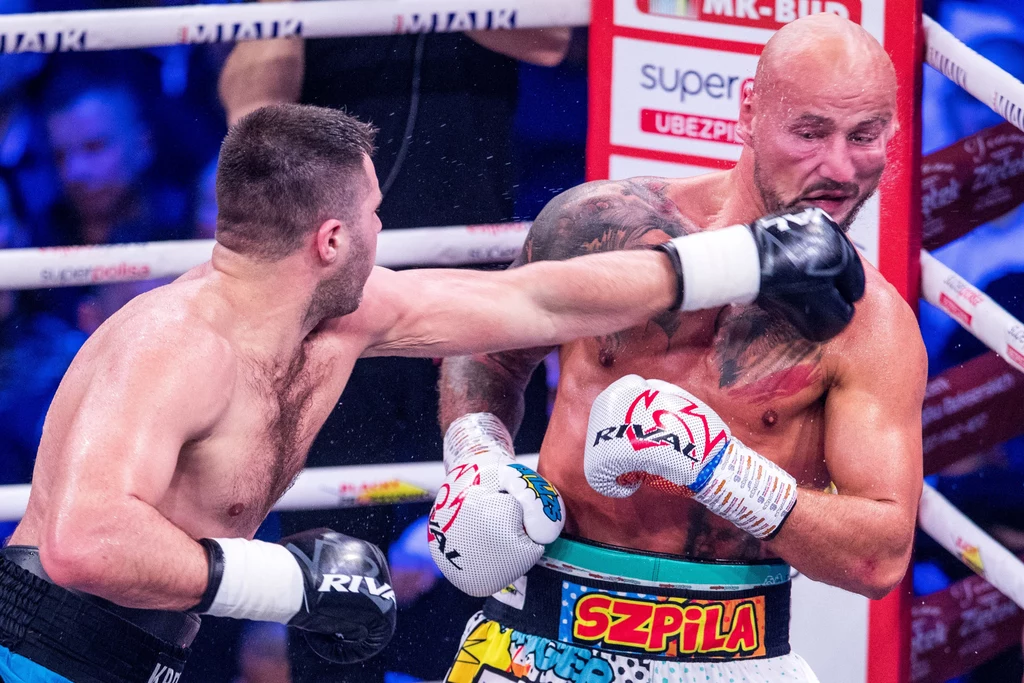 Artur Szpilka inkasuje jeden z wielu ciosów od Siergieja Radczenki Artur Szpilka inkasuje jeden z wielu ciosów od Siergieja Radczenki