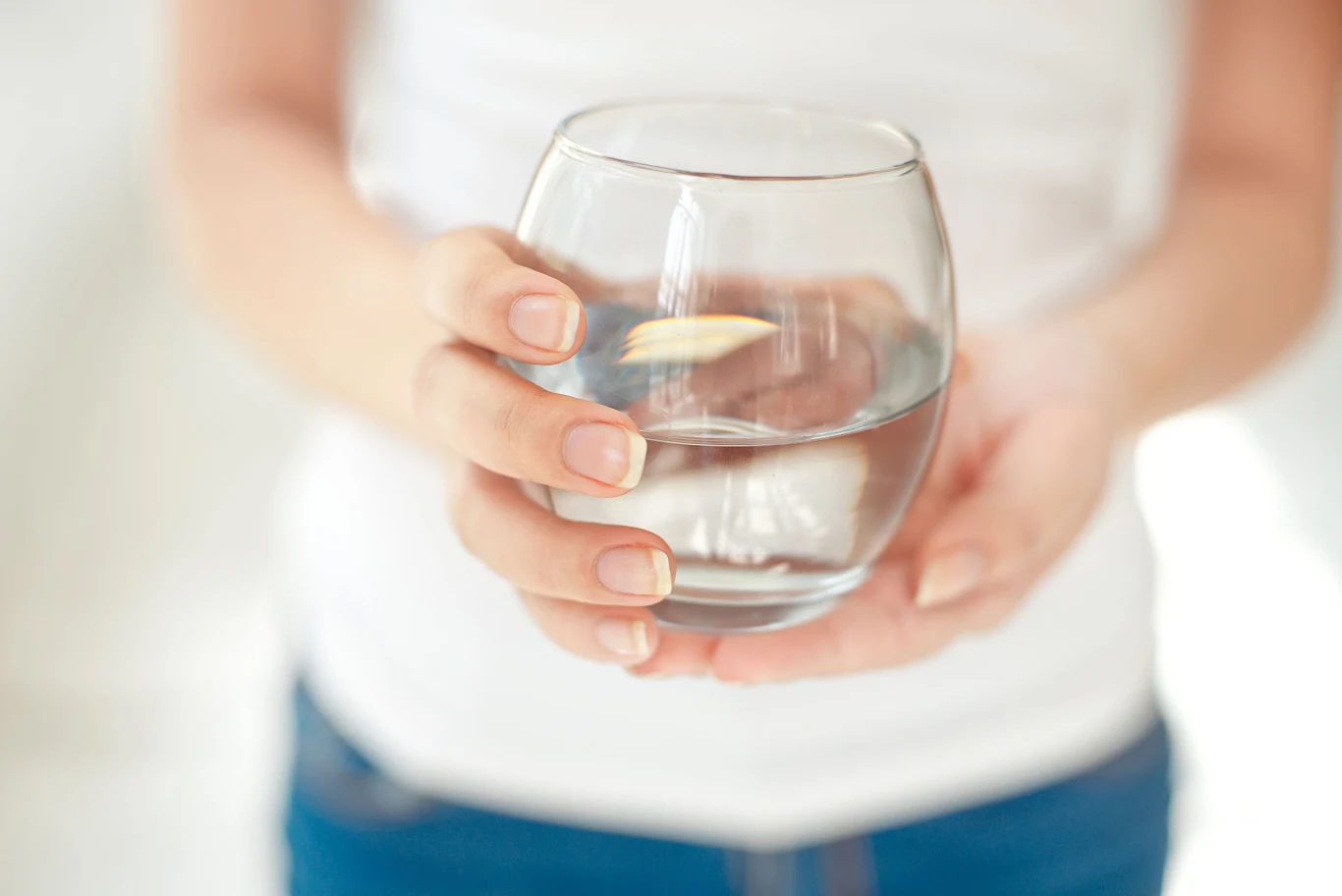 "Nadmierne spożycie wody może zabić" - podkreślają badacze 