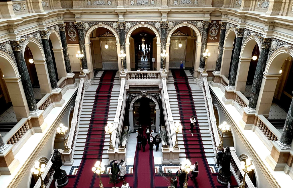 Wnętrza Muzeum Narodowego w Pradze robią wrażenie