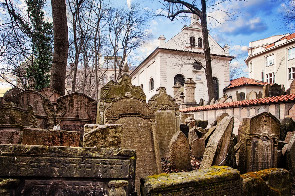 Cmentarz Żydowski na Josefovie jest najstarszym zachowanym kirkutem