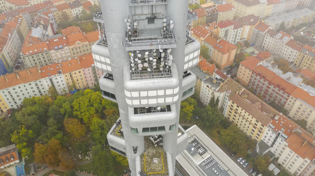 Wieża Telewizyjna w Pradze jest najpopularniejszym punktem widokowym