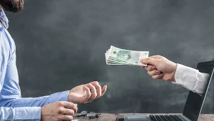 Kto zapłaci pracownikowi za czas kwarantanny? 