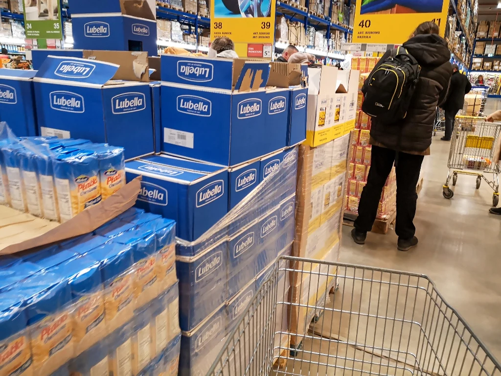 "Solidarność" chce limitu kupujących w dyskontach i hipermarketach