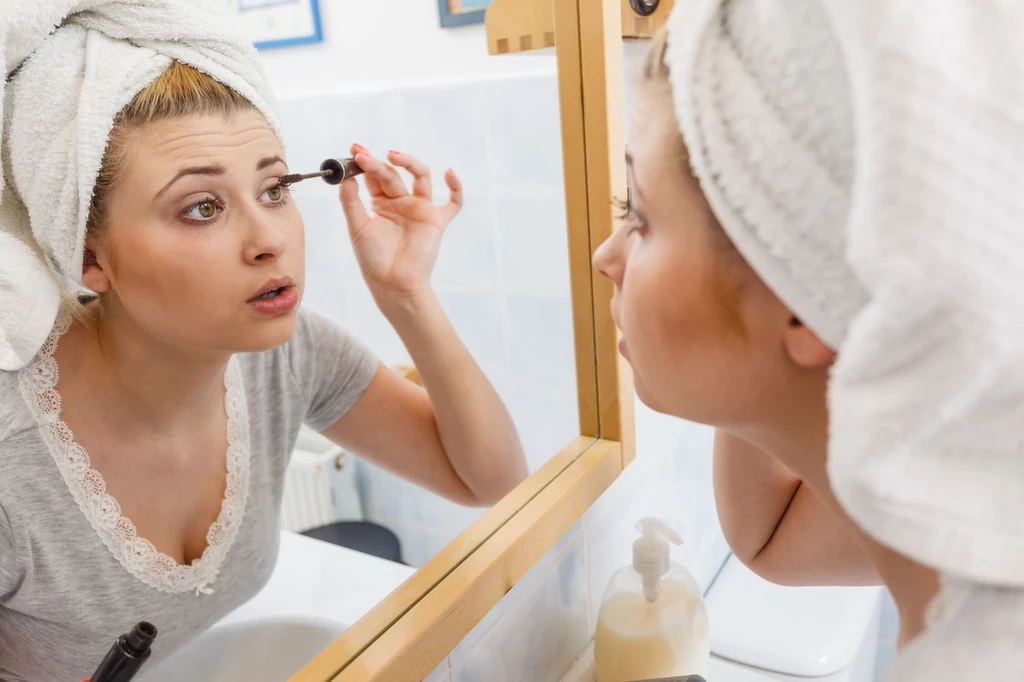 Ekspresowy makijaż to idealna opcja dla zabieganych
