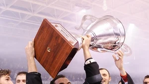 Damian Słaboń po zdobyciu mistrzostwa Polski z Comarch Cracovią w kwietniu 2017 r. Fot. Łukasz Sobała