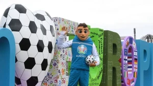 Maskotka Euro 2020 - Skillzy
