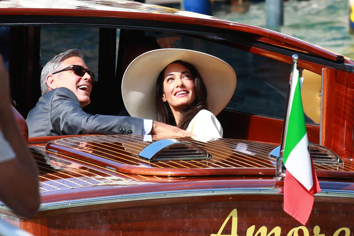 George Clooney i Amal Alamuddin po ślubie cywilnym 