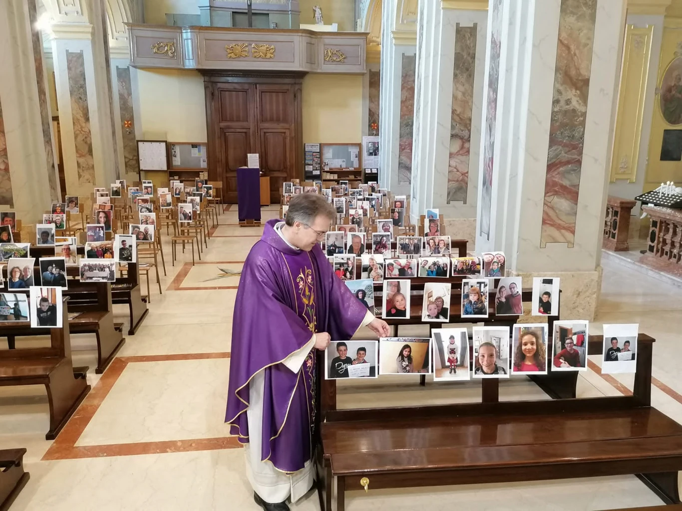 Dzięki połączeniu tego z transmisją mszy w radiu i internecie, ks. Giuseppe pomógł wiernym zrealizować potrzebę uczestnictwa w nabożeństwie, a sam poczuł się odrobinę mniej samotny.