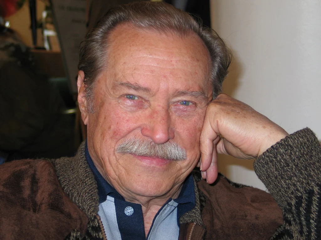 Emil Karewicz był uznanym aktorem teatralnym i filmowym. Przez lata występował na łódzkich i warszawskich scenach. Emil Karewicz był uznanym aktorem teatralnym i filmowym. Przez lata występował na łódzkich i warszawskich scenach.