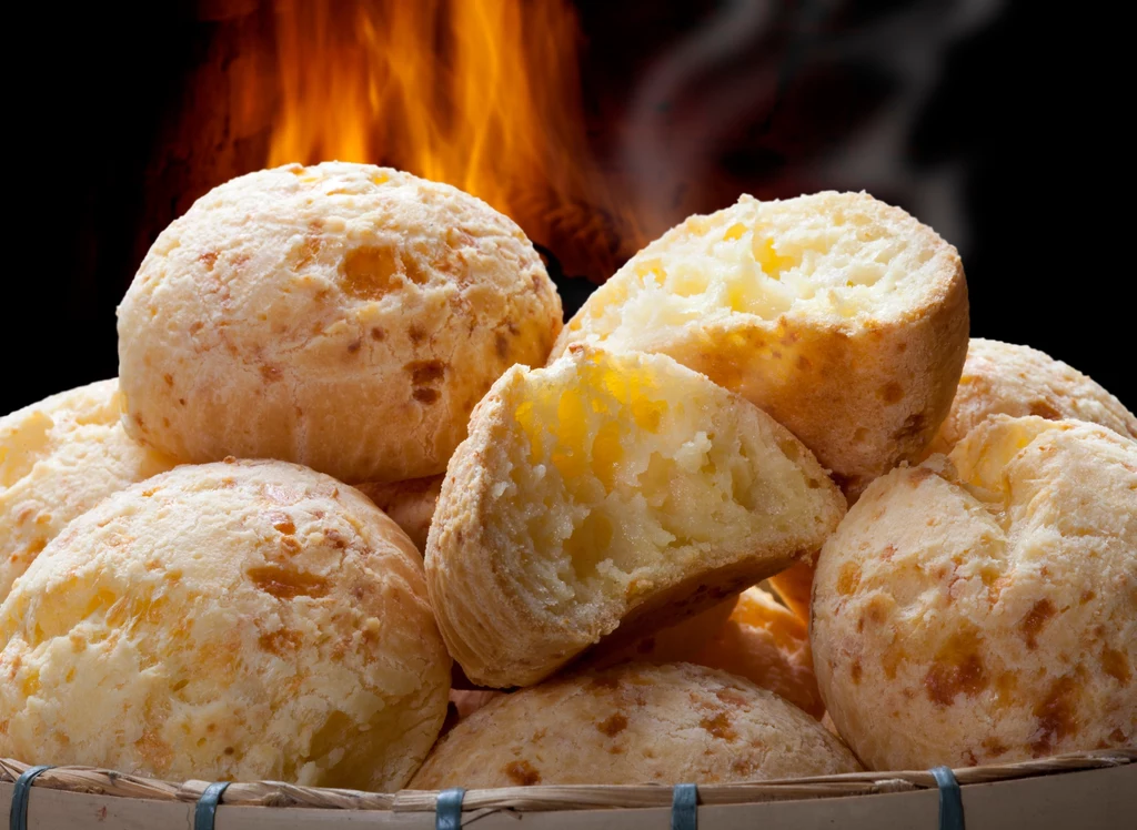 Pao de queijo - brazylijskie bułeczki serowe