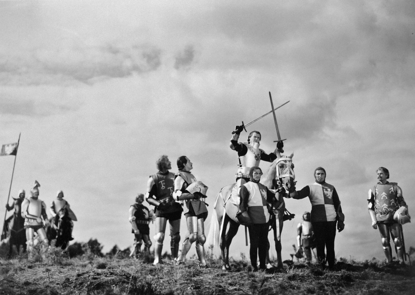 W 1960 roku Karewicz zmierzył się z postacią Władysława Jagiełły. Choć jego rola w "Krzyżakach" Aleksandra Forda była epizodyczna, aktor zapisał się w pamięci widzów jako nieustraszony król Polski.