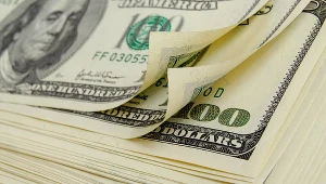 Dolar kosztuje obecnie 3,83 zł