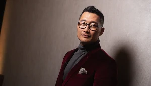 Wirus nie patrzy na rasę, płeć czy religię - przekonuje Daniel Dae Kim