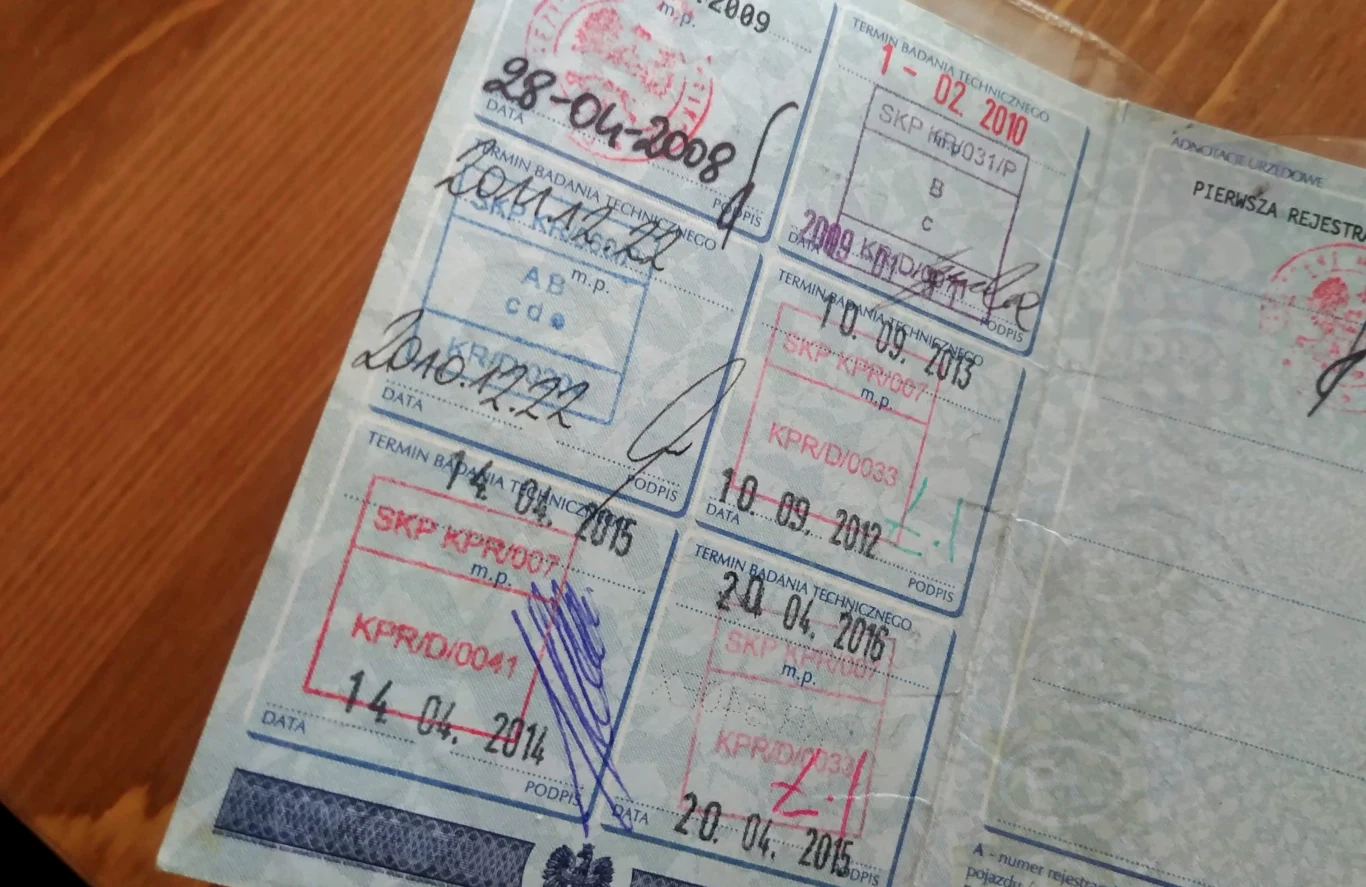 Obecnie taki dowód wymaga wymiany. A potem można go zostawić w szufladzie