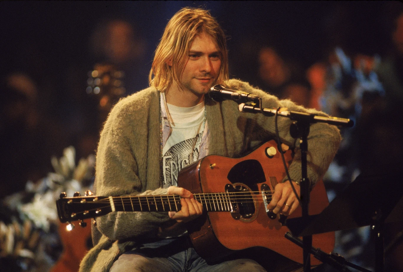 Zmarły tragicznie Kurt Cobain był liderem Nirvany i wylansował takie przeboje jak "Smells Like Teen Spirit", "Come As You Are" i "Lithium", sprawiając, że jego grupa stała się jednym z najważniejszych składów lat 90. XX wieku.