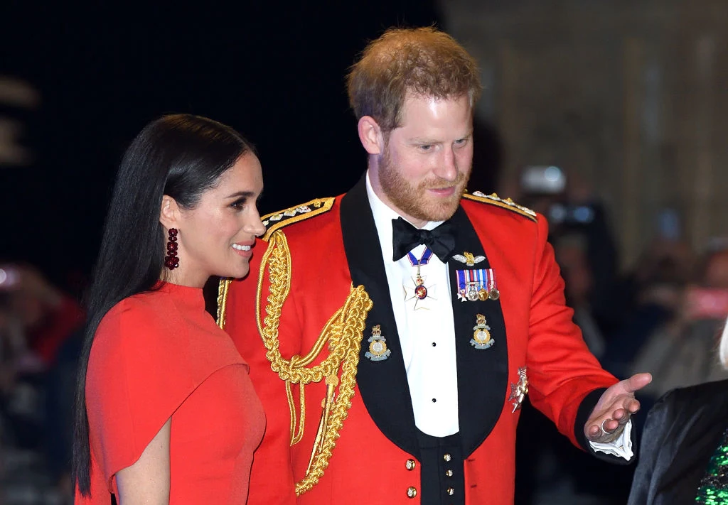 Przypomnijmy, że książęta Sussexu wywołali nie lada sensację w światowych mediach, po tym, jak ogłosili, że rezygnują z tytułów, odcinają się od rodziny królewskiej i przeprowadzają do Ameryki Północnej. Przypomnijmy, że książęta Sussexu wywołali nie lada sensację w światowych mediach, po tym, jak ogłosili, że rezygnują z tytułów, odcinają się od rodziny królewskiej i przeprowadzają do Ameryki Północnej.