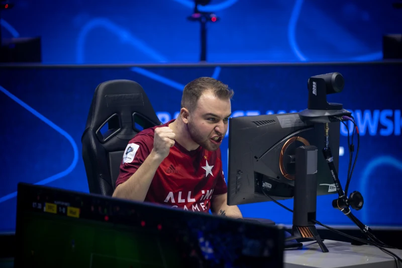 Zawieszone zostają rozgrywki w grze EA Sports FIFA prowadzone we wszystkich krajach świata.