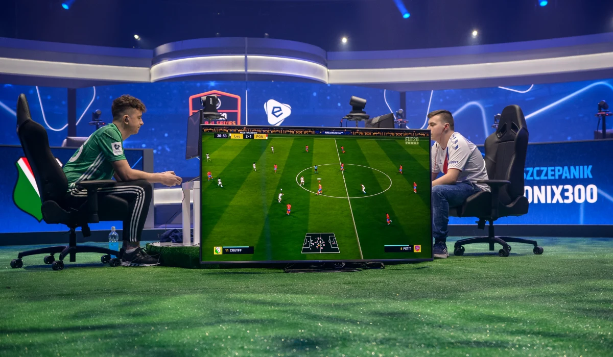 Ekstraklasa wspólnie z partnerami prowadzi rozmowy z wydawcą gry EA Sports dotyczące możliwych rozwiązań angażujących kluby oraz ich kibiców.