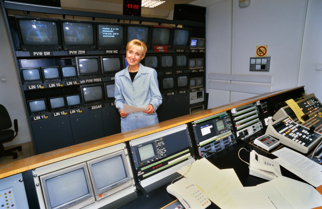 Agata Młynarska jest absolwentką filologii polskiej na Uniwersytecie Warszawskim. Przygodę z telewizją rozpoczęła w 1990 roku w TVP2, gdzie prowadziła program "Obserwator". Z Dwójką związana była przez 16 lat. W tym czasie była gospodynią śniadaniówki "Pytanie na Śniadanie" oraz współtworzyła m.in. popularne programy "Animals" i "Bezludna wyspa".

 