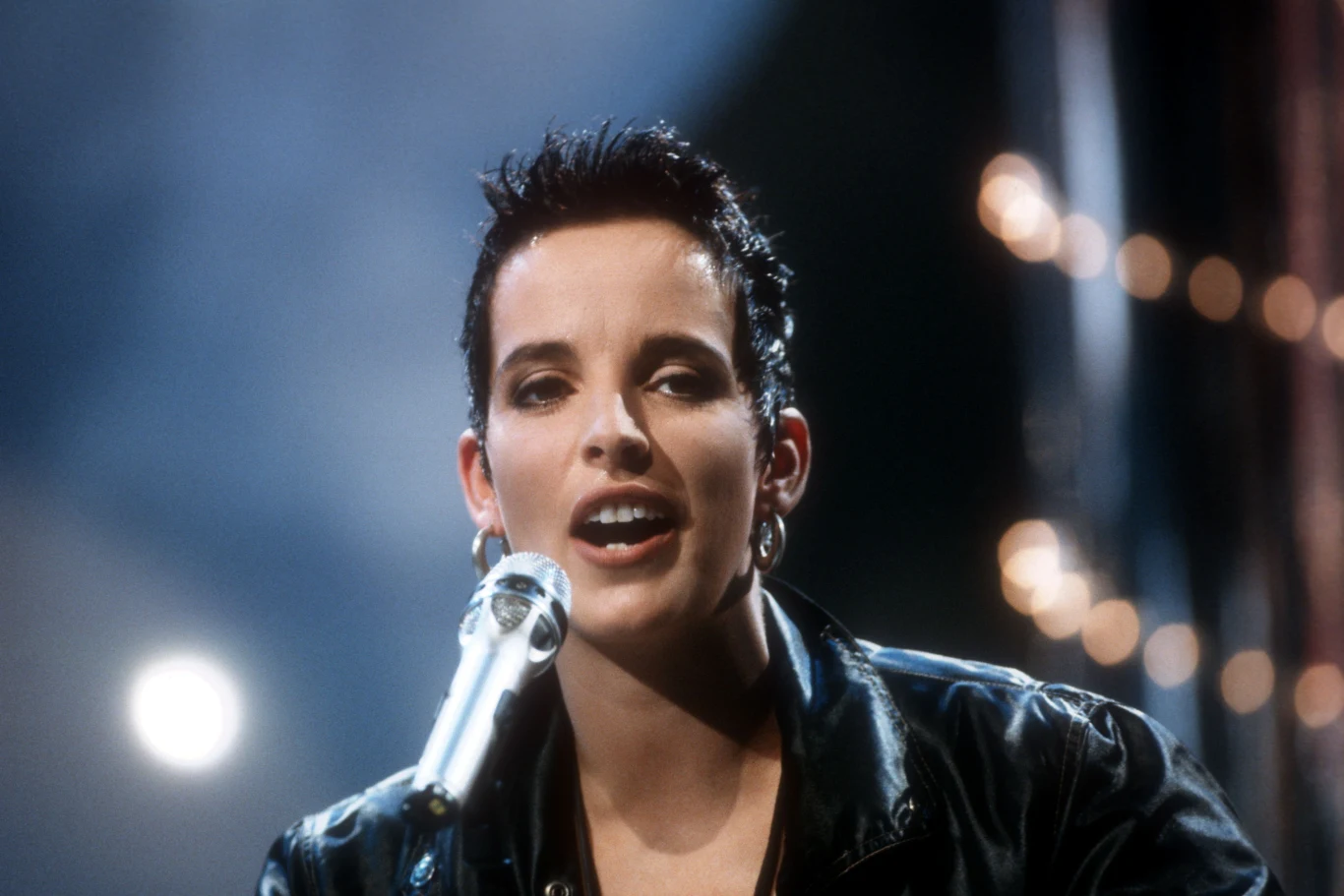 Wkrótce Nena i jej ówczesny chłopak, perkusista The Stripes Rolf Brendel dostali propozycje od muzyków z zespołu Niny Hagen. Przeprowadzili się do Berlina Zachodniego i tam założyli grupę nazwaną po prostu Nena. Debiutancki album przyniósł największy przebój w karierze formacji - antywojenny utwór "99 Luftballons" (1983). Piosenka "99 Luftballons" (a także jej angielska wersja z nieco zmienionym tekstem - jako "99 Red Balloons") podbiła listy przebojów. W USA niemieckojęzyczny utwór dotarł do 2. miejsca, ustępując tylko "Jump" Van Halen.