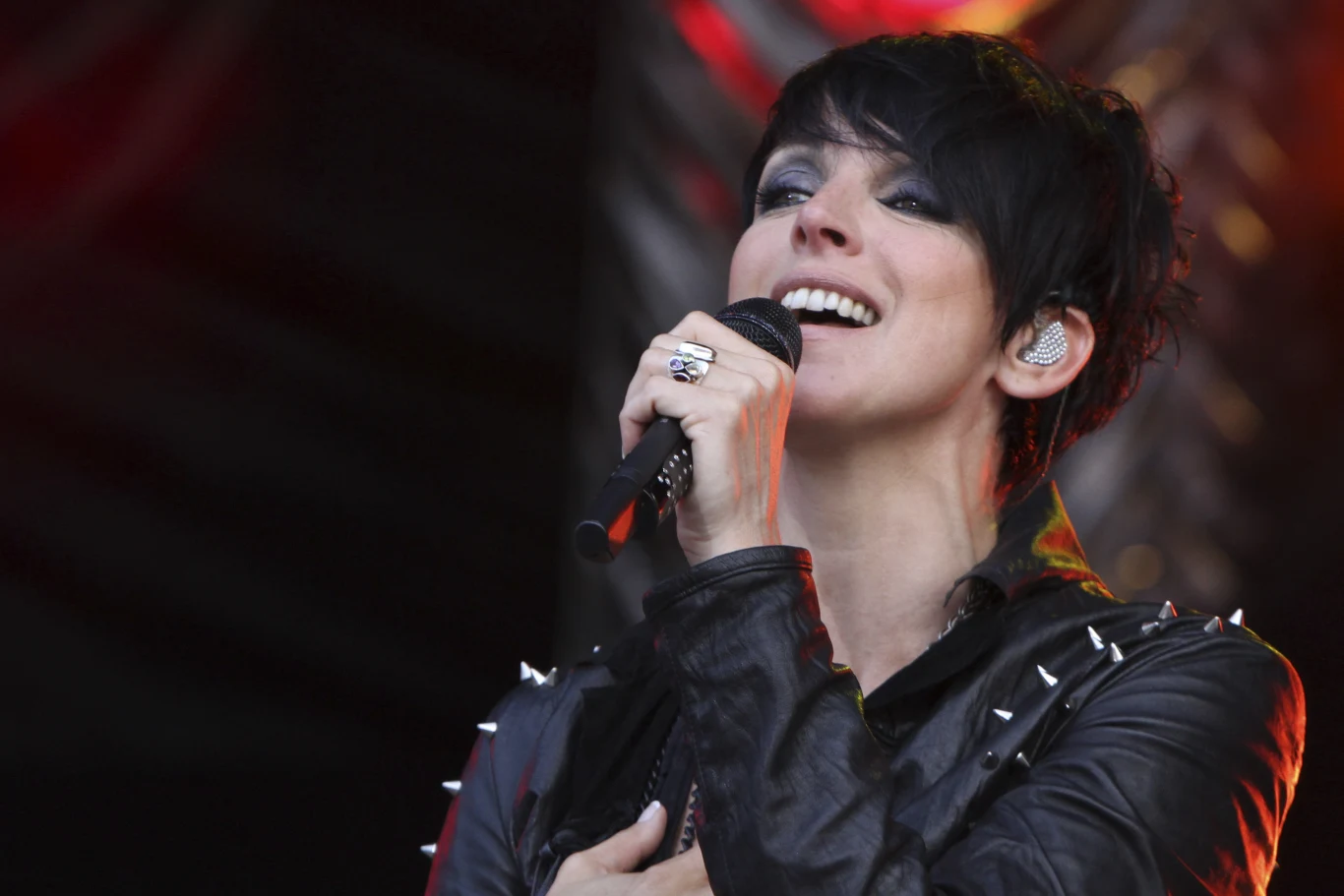 Sam pseudonim pochodził jeszcze z czasów dzieciństwa. Gdy była na wakacjach w Hiszpanii, inne dzieci, które nie znały jej imienia, wołały na nią "niña", co po hiszpańsku oznacza dziewczynkę. W jej ustach brzmiało to właśnie jak "nena".