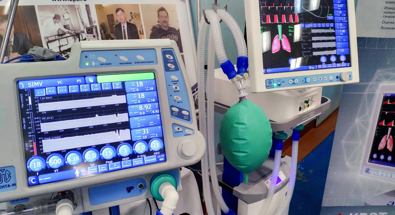 Artykułami pierwszej potrzeby stają się respiratory. Z powodu ich braku we Włoszech lekarze decydują komu dać, a komu zabrać szansę przeżycia Artykułami pierwszej potrzeby stają się respiratory. Z powodu ich braku we Włoszech lekarze decydują komu dać, a komu zabrać szansę przeżycia