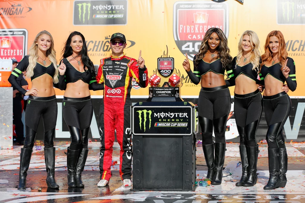 A weźmie w nich udział nie byle kto, bo takie gwiazdy wyścigów samochodowych, jak choćby Dale Earnhardt Jr., Bobby Labonte, Kyle Busch, Denny Hamlin i wiele innych sław tej branży. A weźmie w nich udział nie byle kto, bo takie gwiazdy wyścigów samochodowych, jak choćby Dale Earnhardt Jr., Bobby Labonte, Kyle Busch, Denny Hamlin i wiele innych sław tej branży.