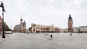 Opustoszały Rynek Główny w Krakowie