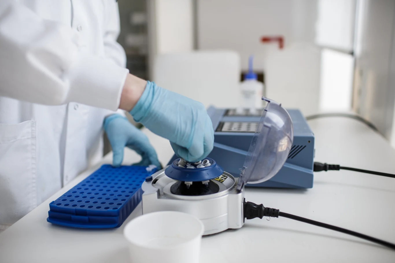 Cały świat testuje szczepionki na koronawirusa