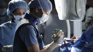 Kadr z filmu "Chirurdzy"