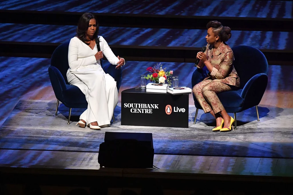Pisarka Chimamanda Ngozi Adichie rozmawia z Michelle Obamą
