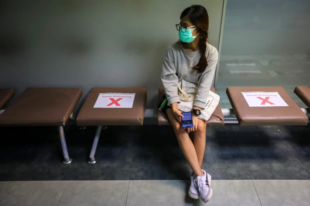 Trenerzy personalni czy instruktorzy fitness podejmują próby prowadzenia treningów online za opłatą, ale nawet ten model nie jest w stanie zapewnić stabilności zarówno klubom, jak i ich pracownikom. Sytuacja jest krytyczna - twierdzą przedstawiciele branży fitness. Trenerzy personalni czy instruktorzy fitness podejmują próby prowadzenia treningów online za opłatą, ale nawet ten model nie jest w stanie zapewnić stabilności zarówno klubom, jak i ich pracownikom. Sytuacja jest krytyczna - twierdzą przedstawiciele branży fitness.