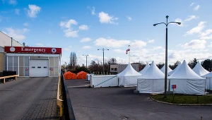 Namioty przy szpitalu św. Wojciecha w Gdańsku