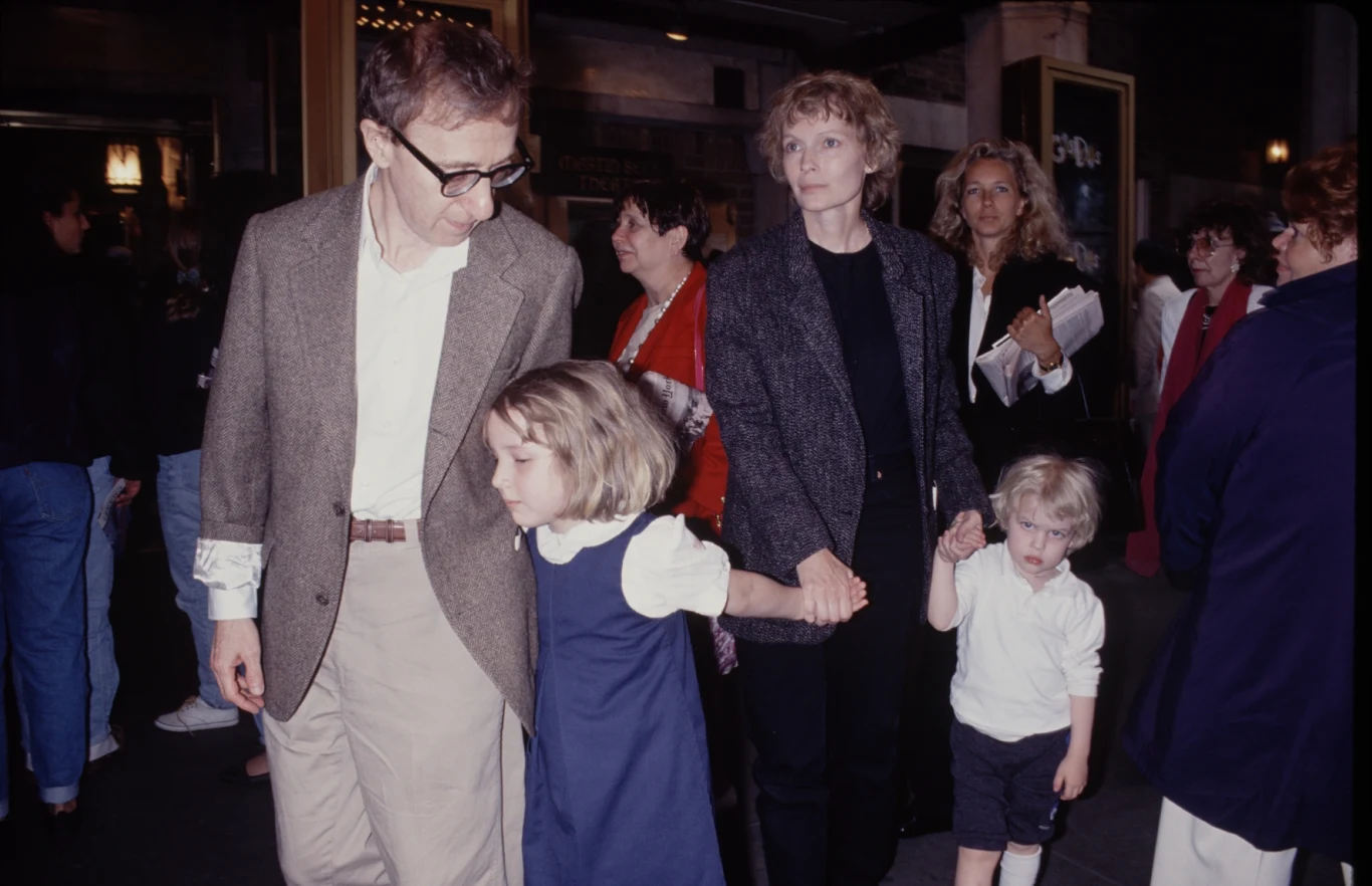 Woody Allen i Mia Farrow z dziećmi Woody Allen i Mia Farrow z dziećmi